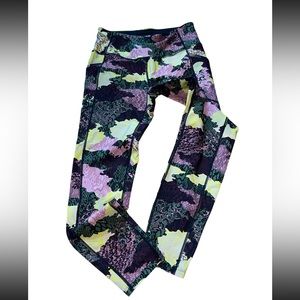 Calvin Klein Capri performance wicking Quick‎ Dry Leggings